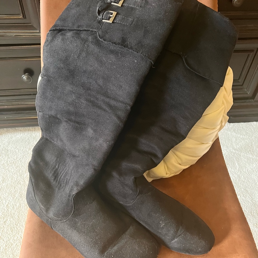 Black flat slip on boots Woman’s size 9